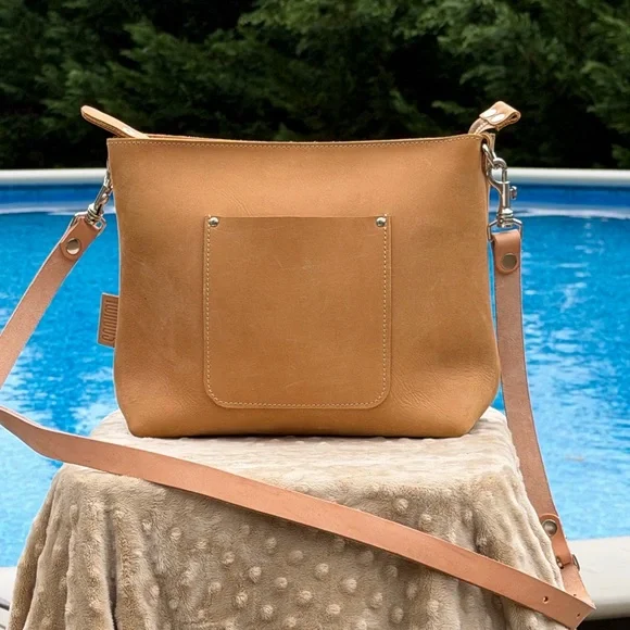 Leather Crossbody Bag in Tan - Classic Everyday Shoulder Bag - Picture 2 of 7